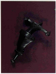 Рис. 17. Фибула с поселения Головино-1 (по: Славяне и их соседи…, 1993, цв. вкл.).